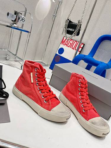 Picture of Balenciaga Shoes Women _SKUfw114459868fw